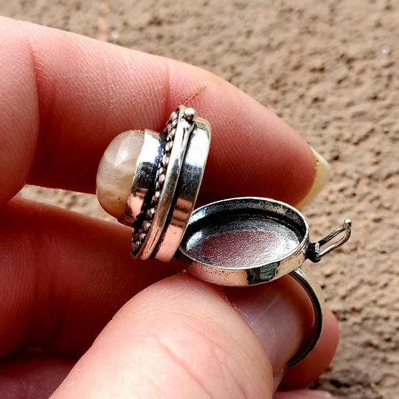 New Natural Sunstone 925 Silver Poison Ring. - Picture 12 of 12